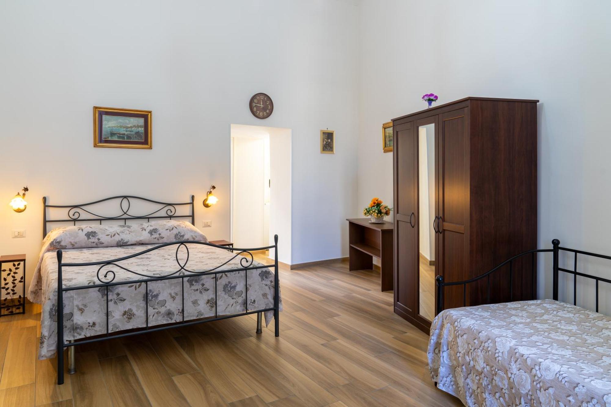 B&B Palazzo Sersale Napoli Exterior photo