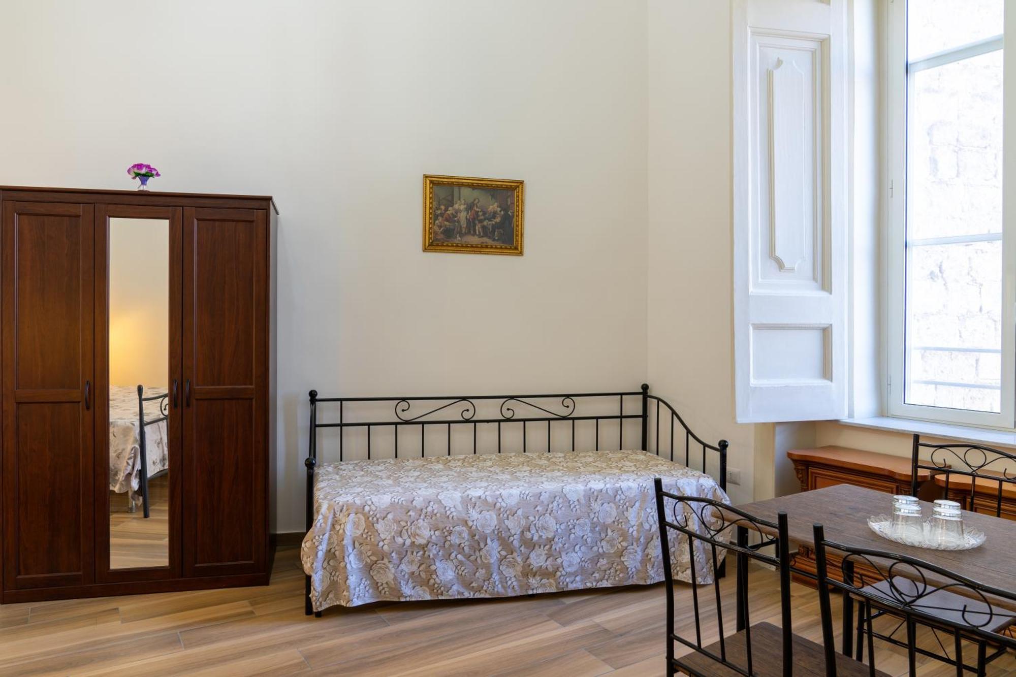 B&B Palazzo Sersale Napoli Exterior photo