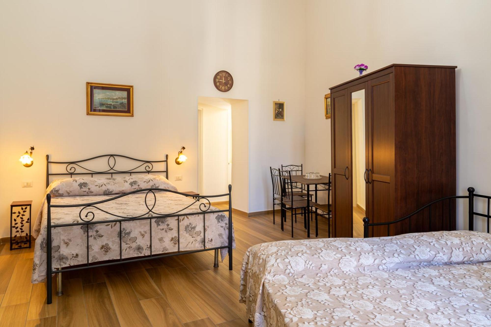 B&B Palazzo Sersale Napoli Exterior photo